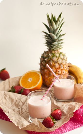 Sunrise Smoothie for those mornings that require a little extra motivation via @hotpolkadot
