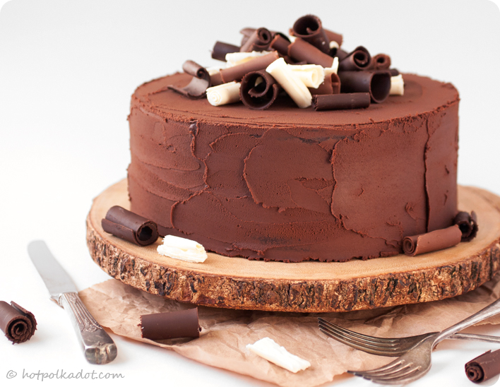 Death By Chocolate Cheesecake Cake via @hotpolkadot