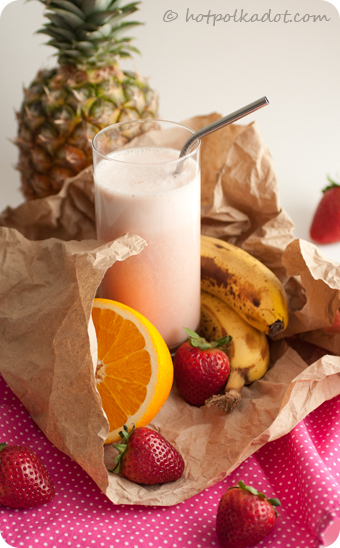 Sunrise Smoothie for those mornings that require a little extra motivation via @hotpolkadot
